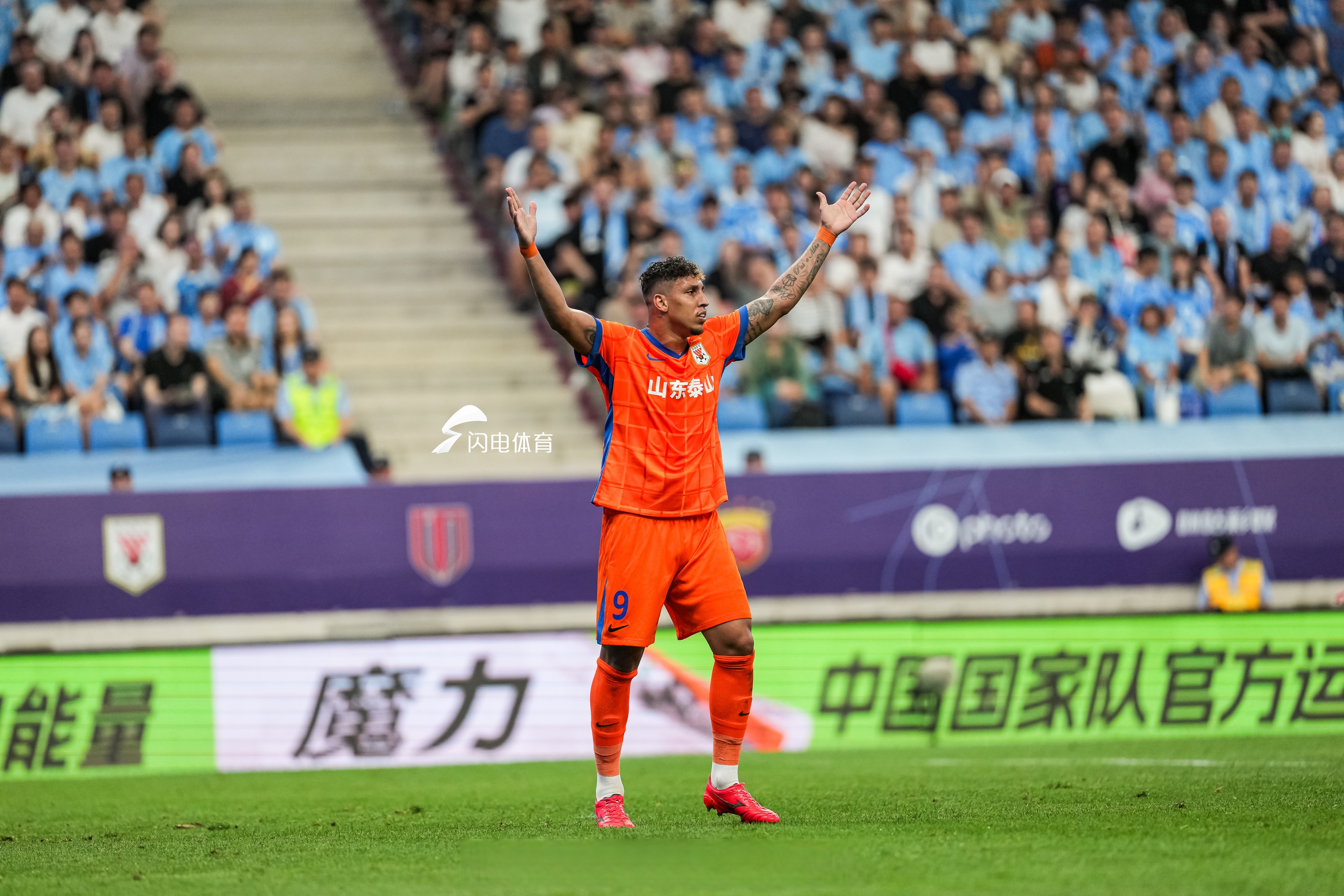 曼联关键时刻手感冰凉，志在CBA常规赛名次提升，气氛紧张，年轻球员得到机会